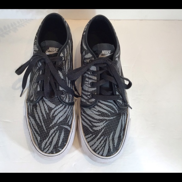 NIKE COURT SHOES ZEBRA BLACK GRAY SZ 8.5 - Picture 10 of 11